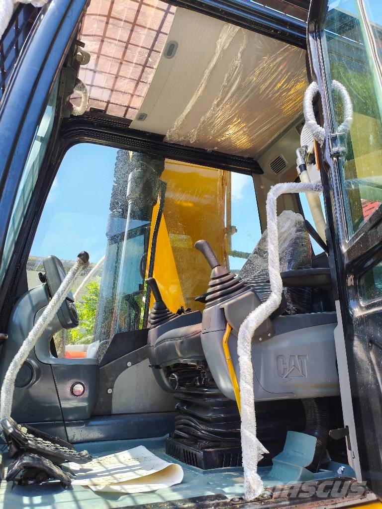 CAT 320 D Гусеничні екскаватори