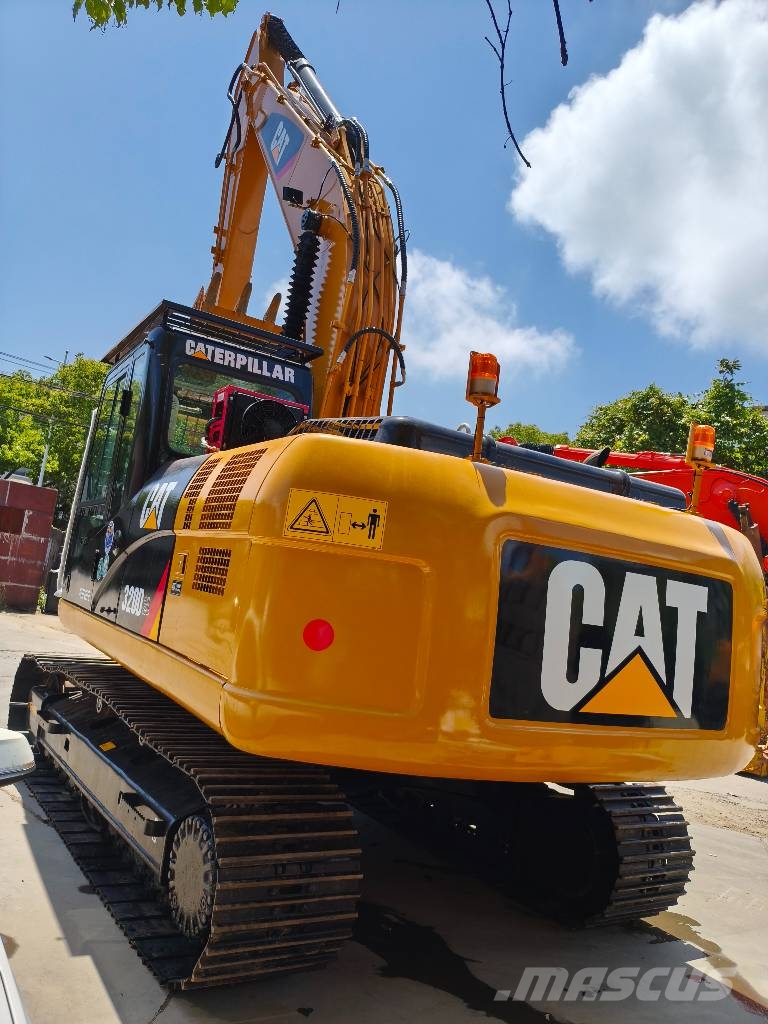 CAT 320 D Гусеничні екскаватори