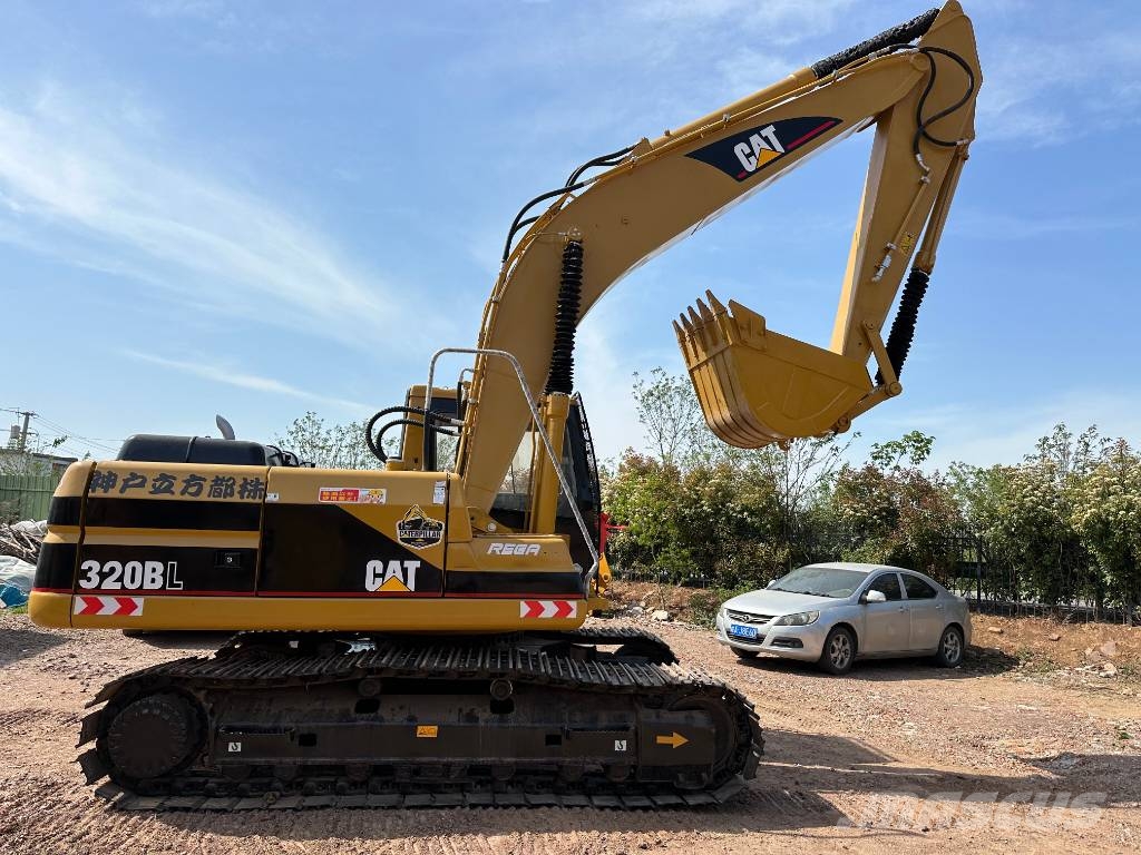 CAT 320B Bagri goseničarji