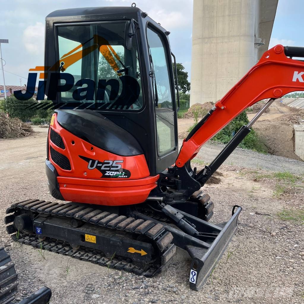 Kubota U 25 小型挖掘机