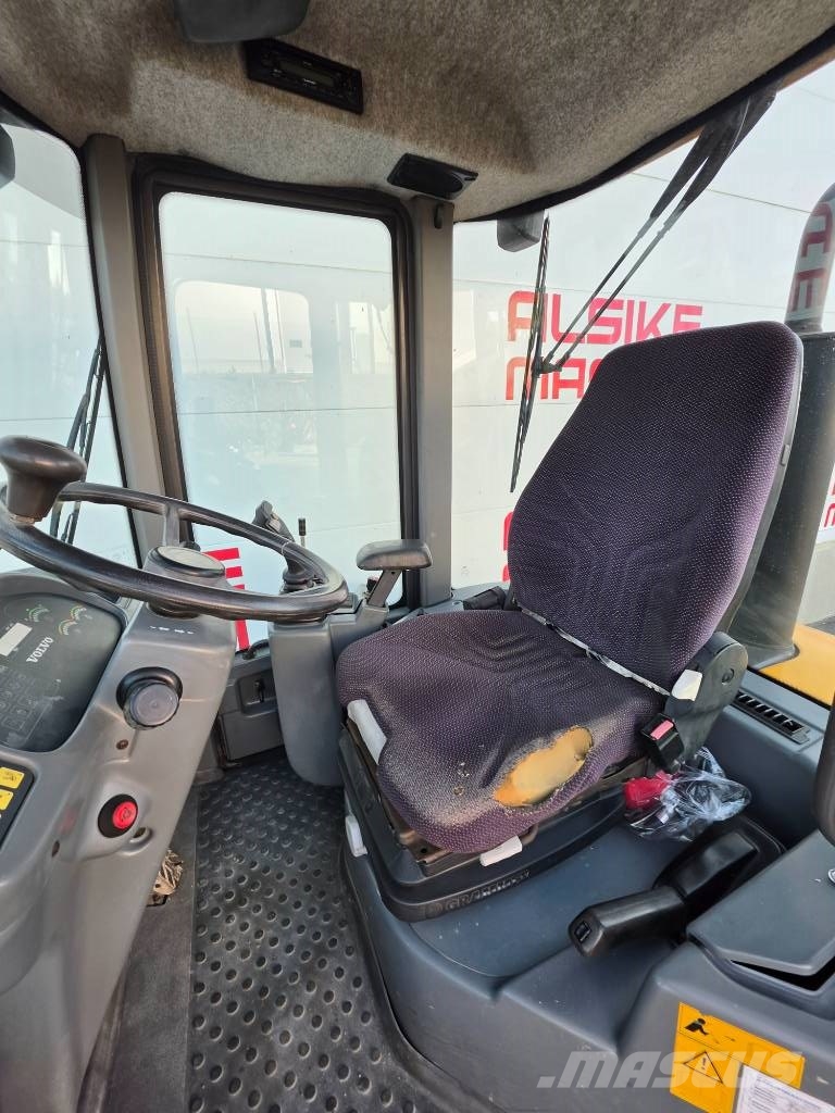 Volvo L 30 B Wielladers