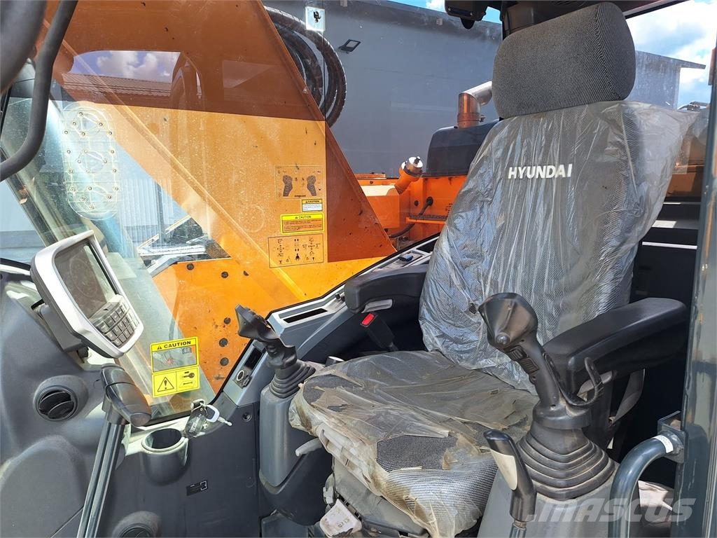 Hyundai HX235LCR PYÖRITTÄJÄLLÄ حفارات زحافة