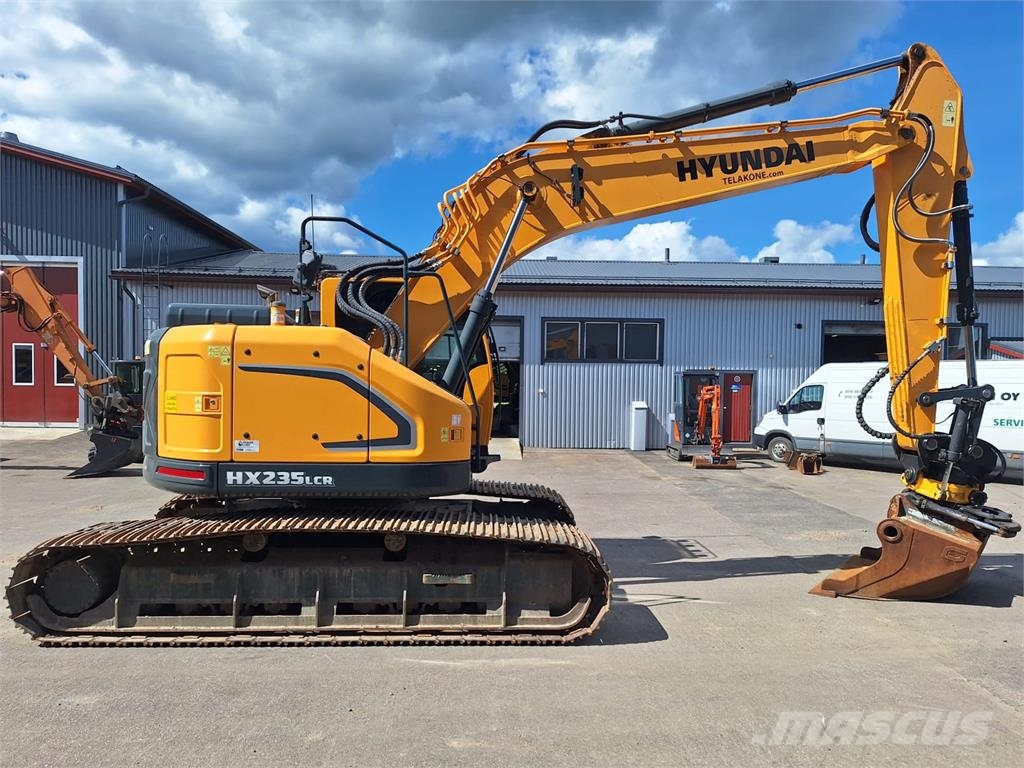 Hyundai HX235LCR PYÖRITTÄJÄLLÄ حفارات زحافة