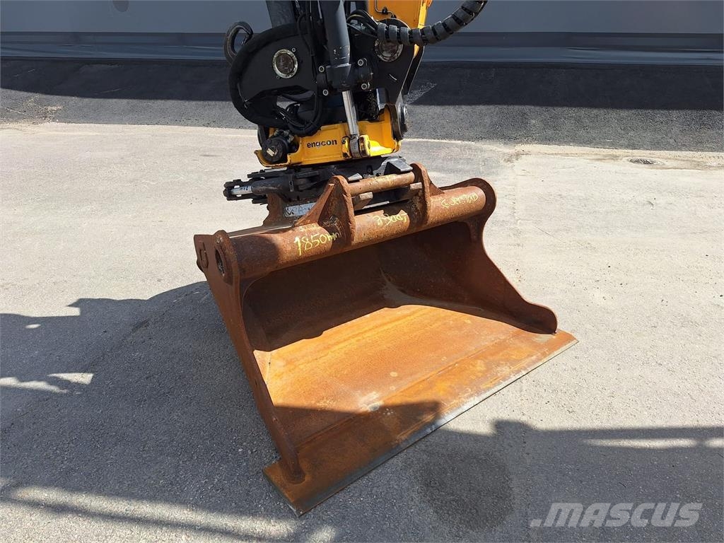 Hyundai HX235LCR PYÖRITTÄJÄLLÄ حفارات زحافة