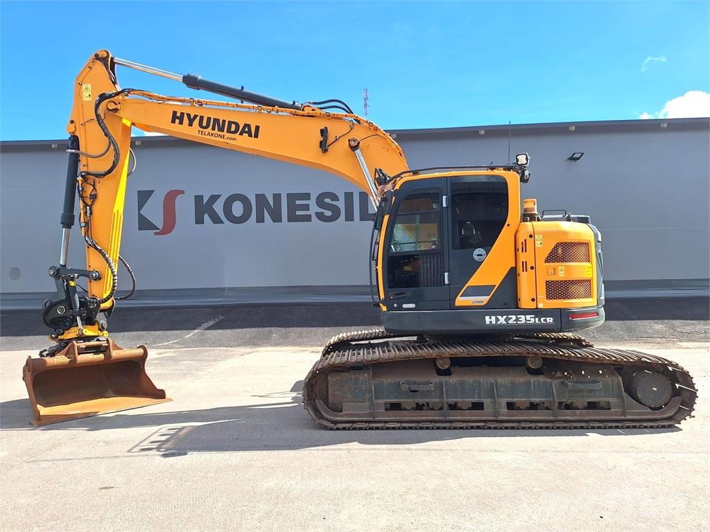 Hyundai HX235LCR PYÖRITTÄJÄLLÄ حفارات زحافة