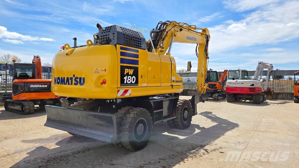 Komatsu PW 180-11 Hjulgrävare