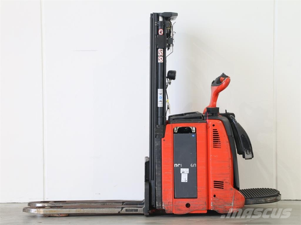Linde D14AP/133-00 Παλετοφόρα πεζού χειριστή με ιστό