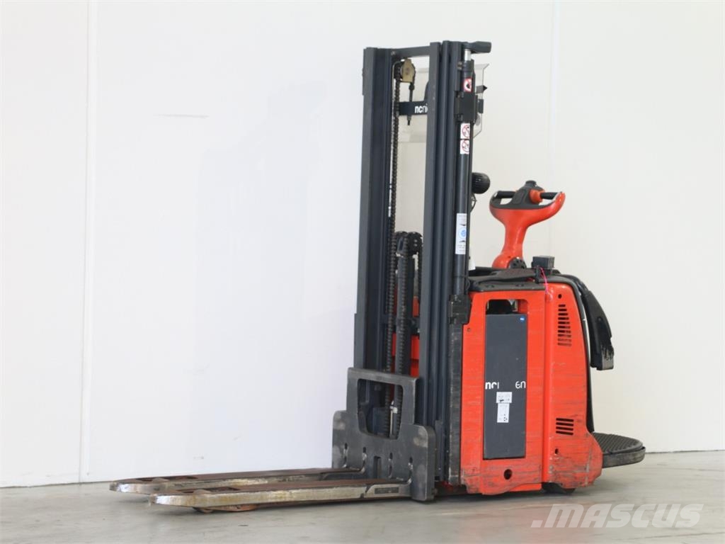 Linde D14AP/133-00 Παλετοφόρα πεζού χειριστή με ιστό