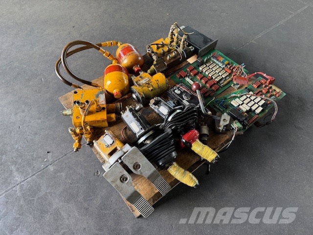 Liebherr A 902 USED PARTS CAB Cabine en interieur