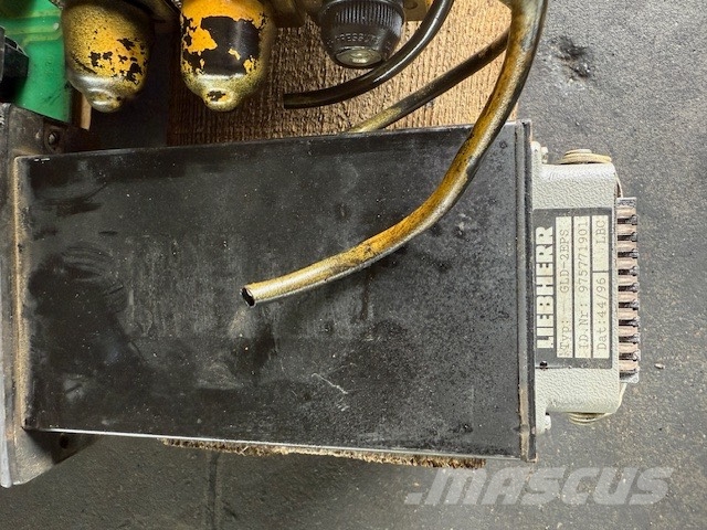Liebherr A 902 USED PARTS CAB Cabine en interieur