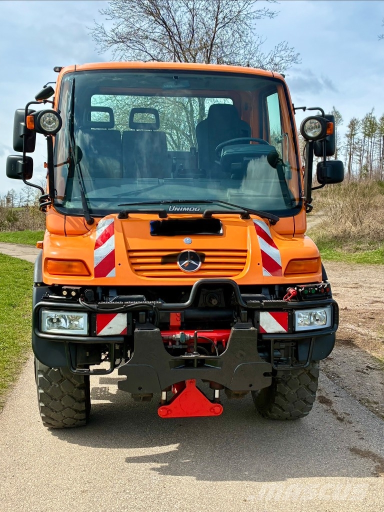 Mercedes-Benz Unimog ユーティリティーツールキャリア