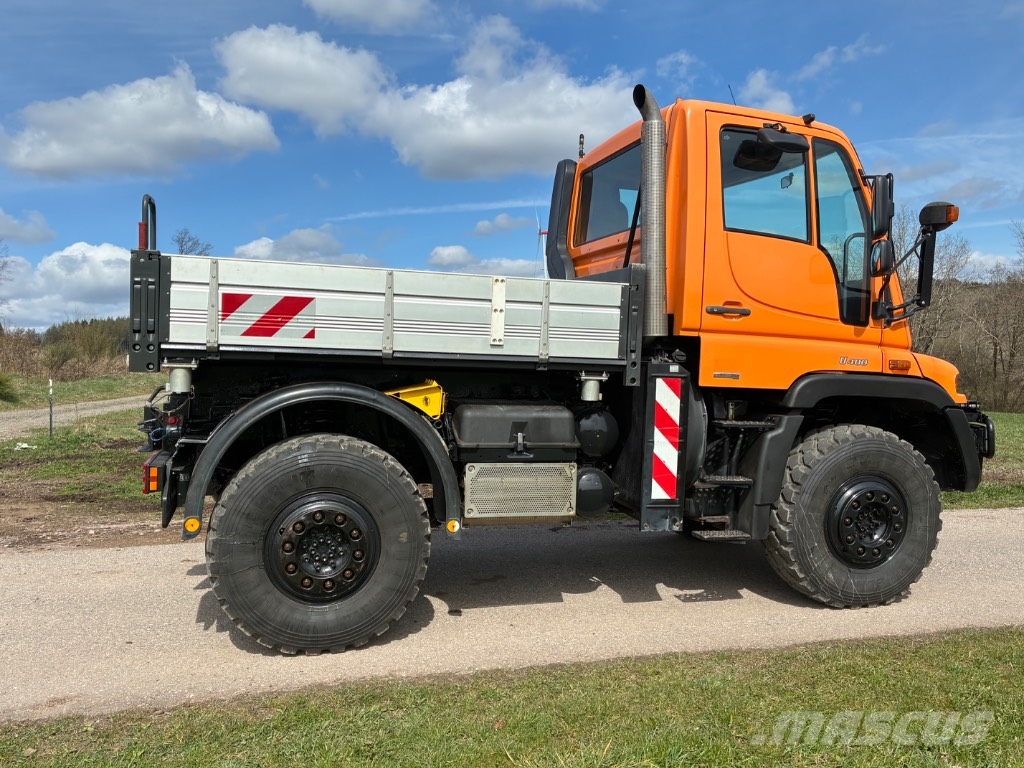 Mercedes-Benz Unimog ユーティリティーツールキャリア