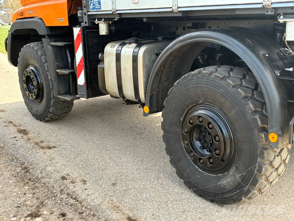 Mercedes-Benz Unimog ユーティリティーツールキャリア