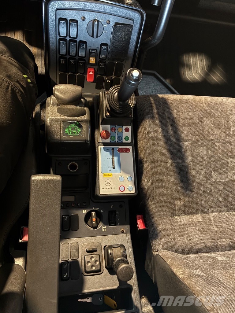 Mercedes-Benz Unimog ユーティリティーツールキャリア