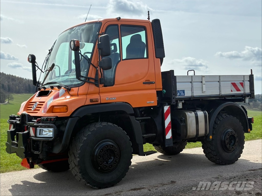 Mercedes-Benz Unimog ユーティリティーツールキャリア