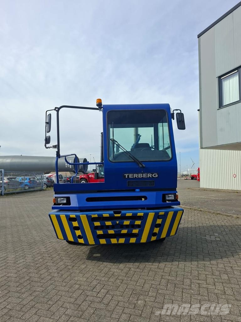 Terberg YT 222 4x2 aangedreven terminal trekker 터미널 트랙터