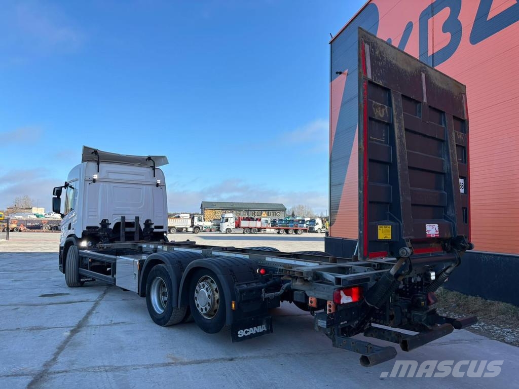 Scania P 500 6x2*4 9 TON FRONT AXLE / RETARDER Smagās mašīnas ar konteineriem