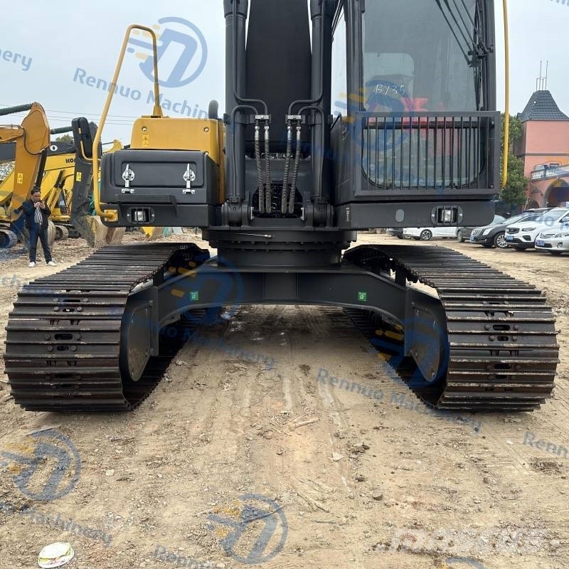 Volvo EC 240 D حفارات زحافة