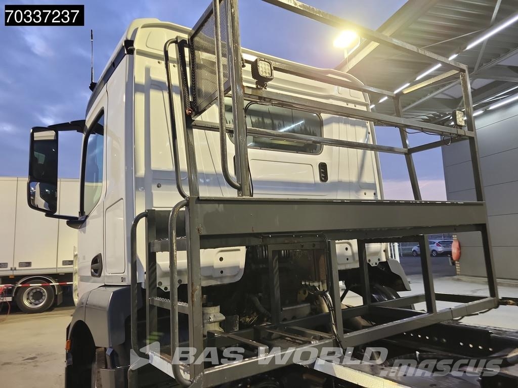Mercedes-Benz Antos 2543 6X2 HIAB 20t Lift+Steering Axle Euro 6 Vrachtwagen met containersysteem