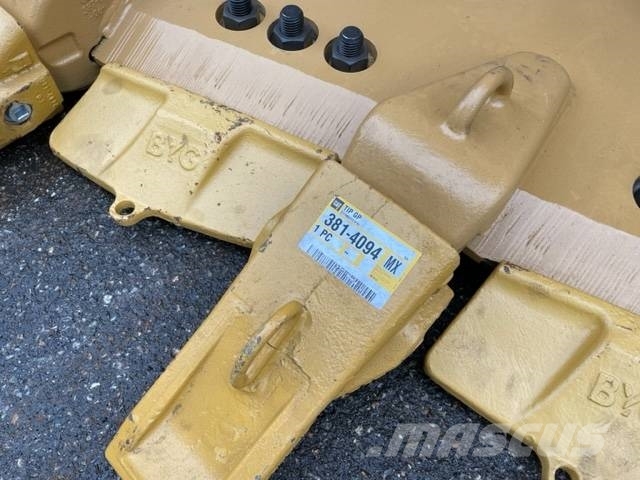 CAT 988 K Bucket With Teeth Buckets