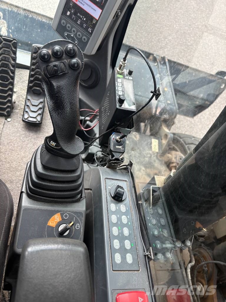 CAT M 317 حفارات بعجل