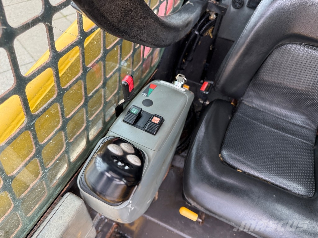 Komatsu SK 714 Skid steer loaders