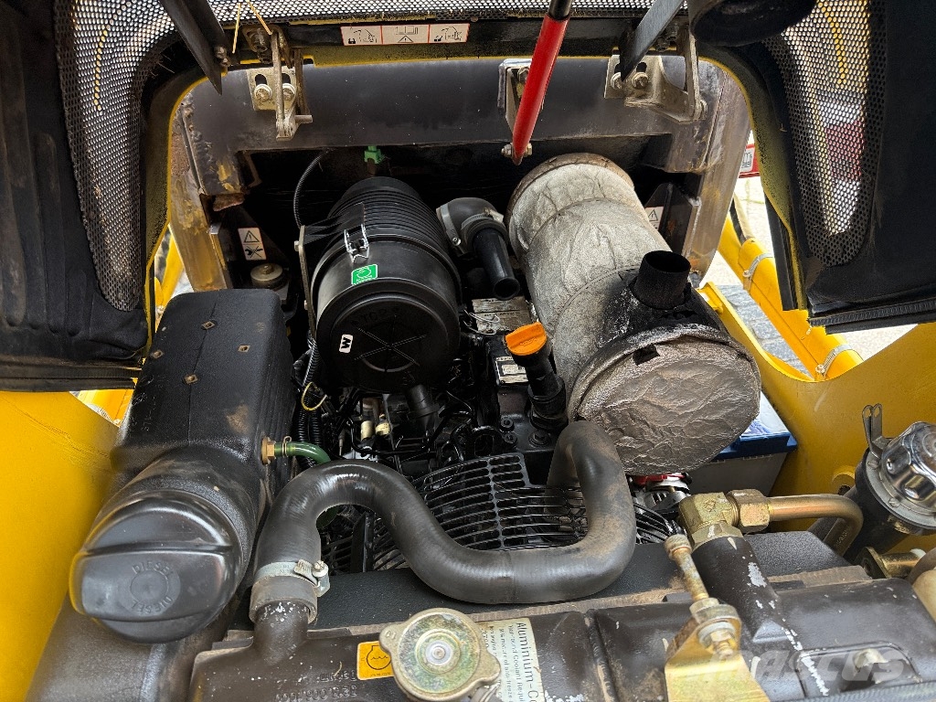 Komatsu SK 714 Skid steer loaders