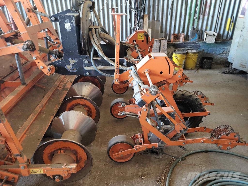 Stanhay Singulaire 785 4 Row Vacuum Planter + Struik RF 31 Enkornssåmaskiner