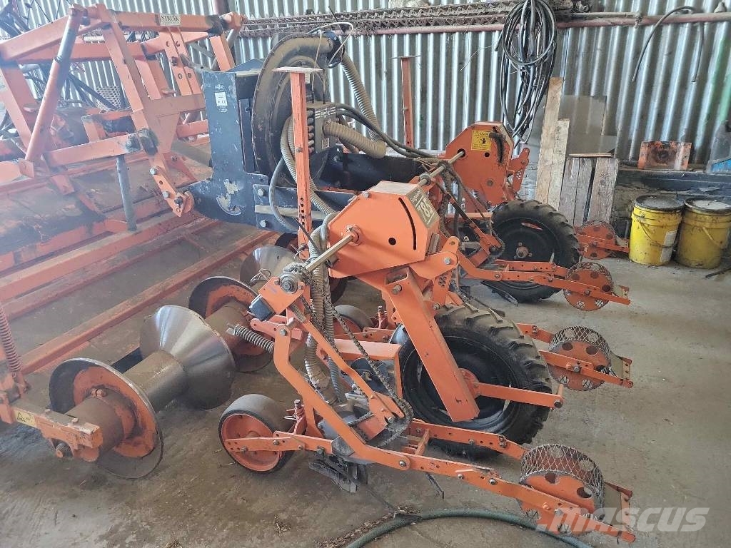 Stanhay Singulaire 785 4 Row Vacuum Planter + Struik RF 31 Enkornssåmaskiner