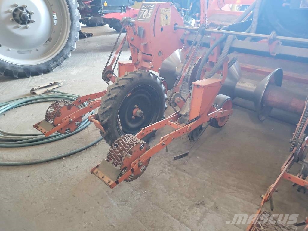 Stanhay Singulaire 785 4 Row Vacuum Planter + Struik RF 31 Enkornssåmaskiner