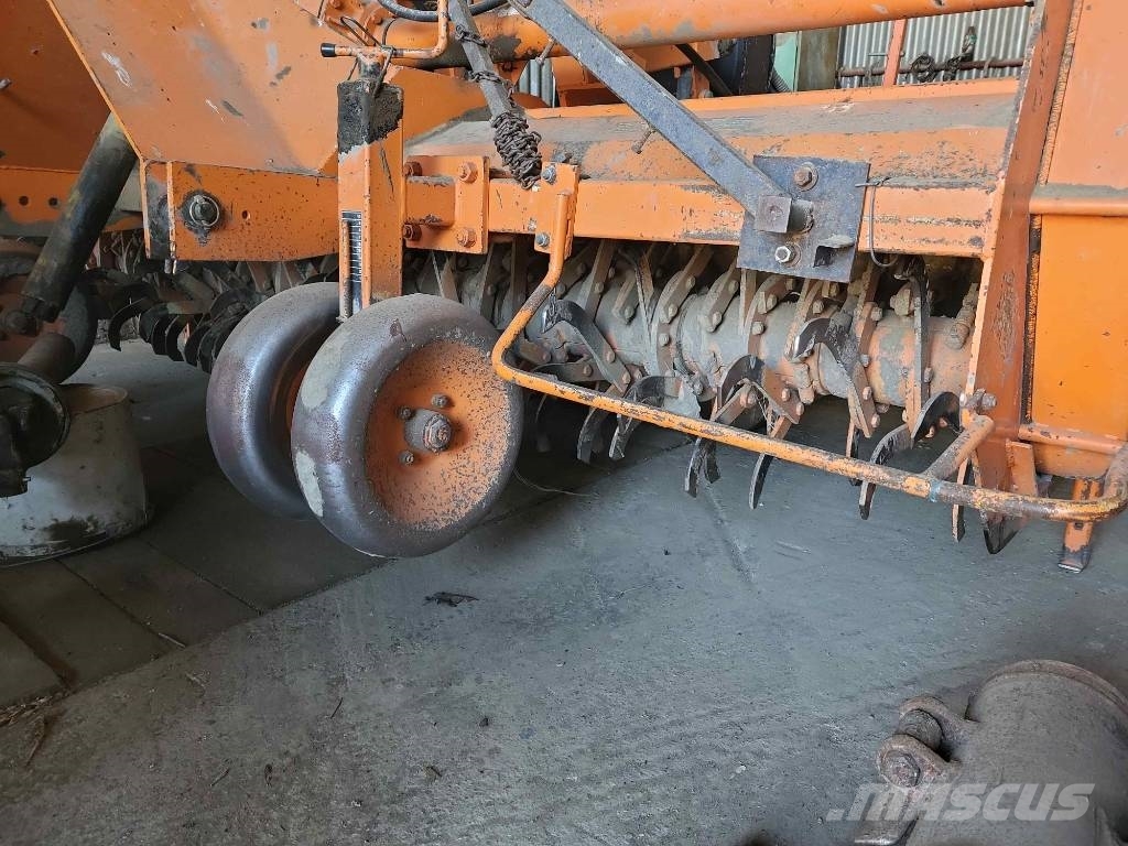 Stanhay Singulaire 785 4 Row Vacuum Planter + Struik RF 31 Enkornssåmaskiner