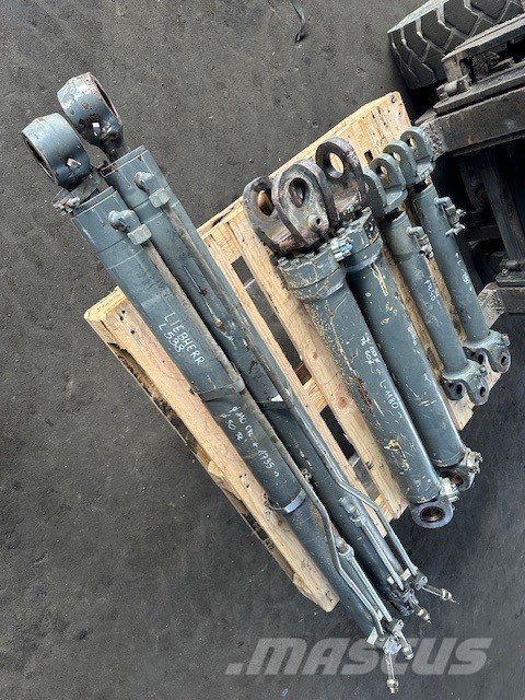 Liebherr L 538 HYDRAULIC CYLINDER COMPLET Гидравлическая система