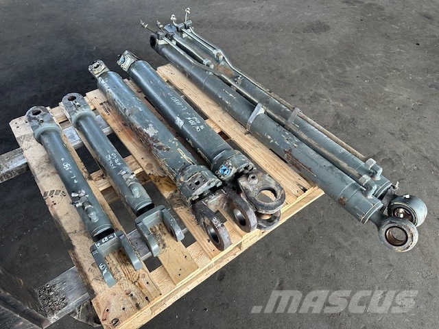 Liebherr L 538 HYDRAULIC CYLINDER COMPLET Гидравлическая система