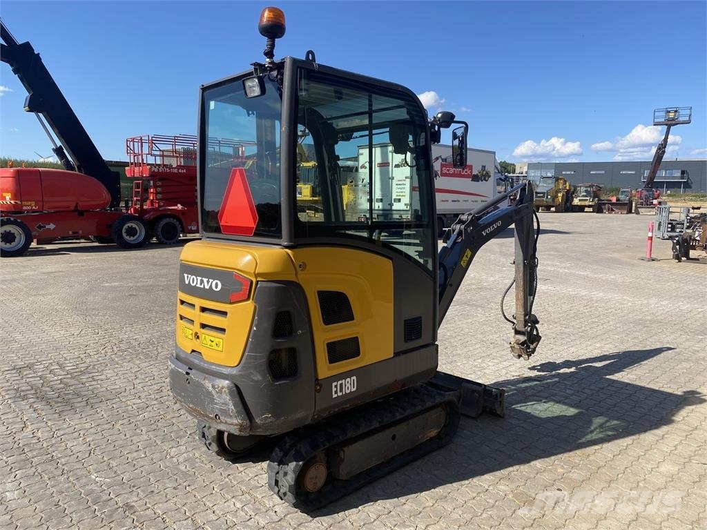 Volvo EC18D حفارات بعجل