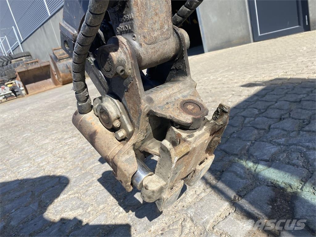 Volvo EC18D حفارات بعجل