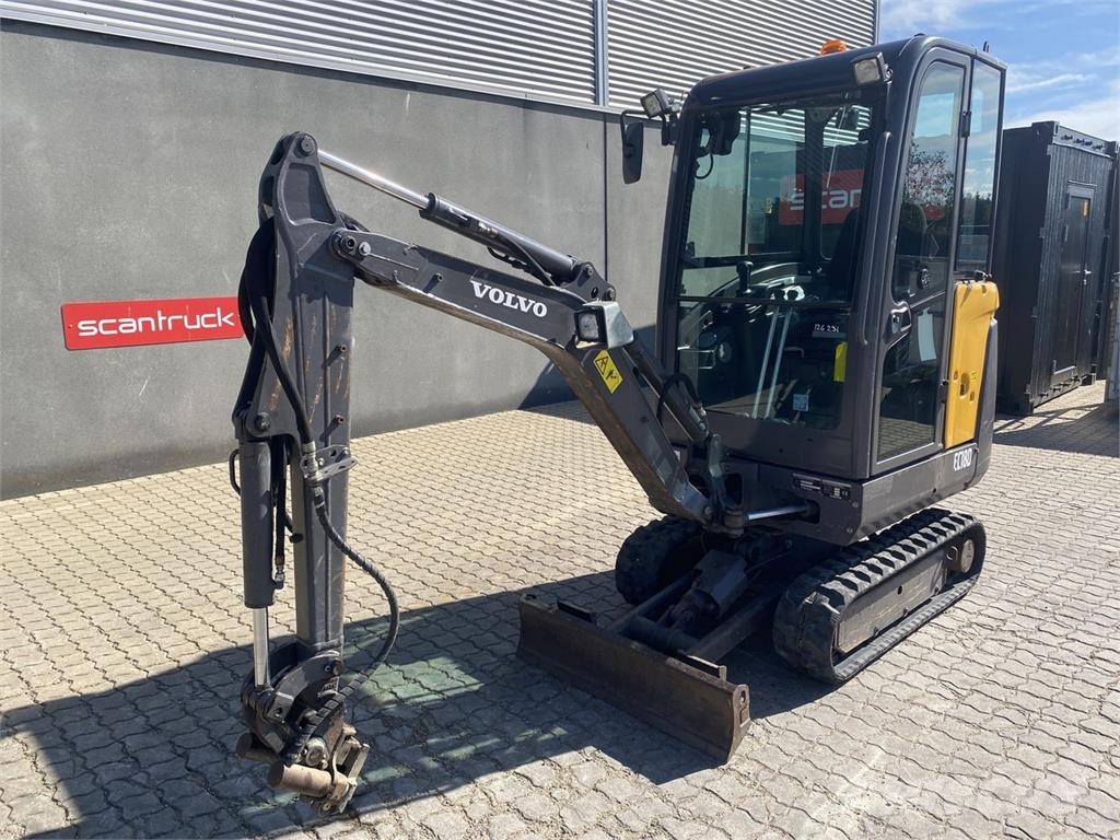 Volvo EC18D حفارات بعجل