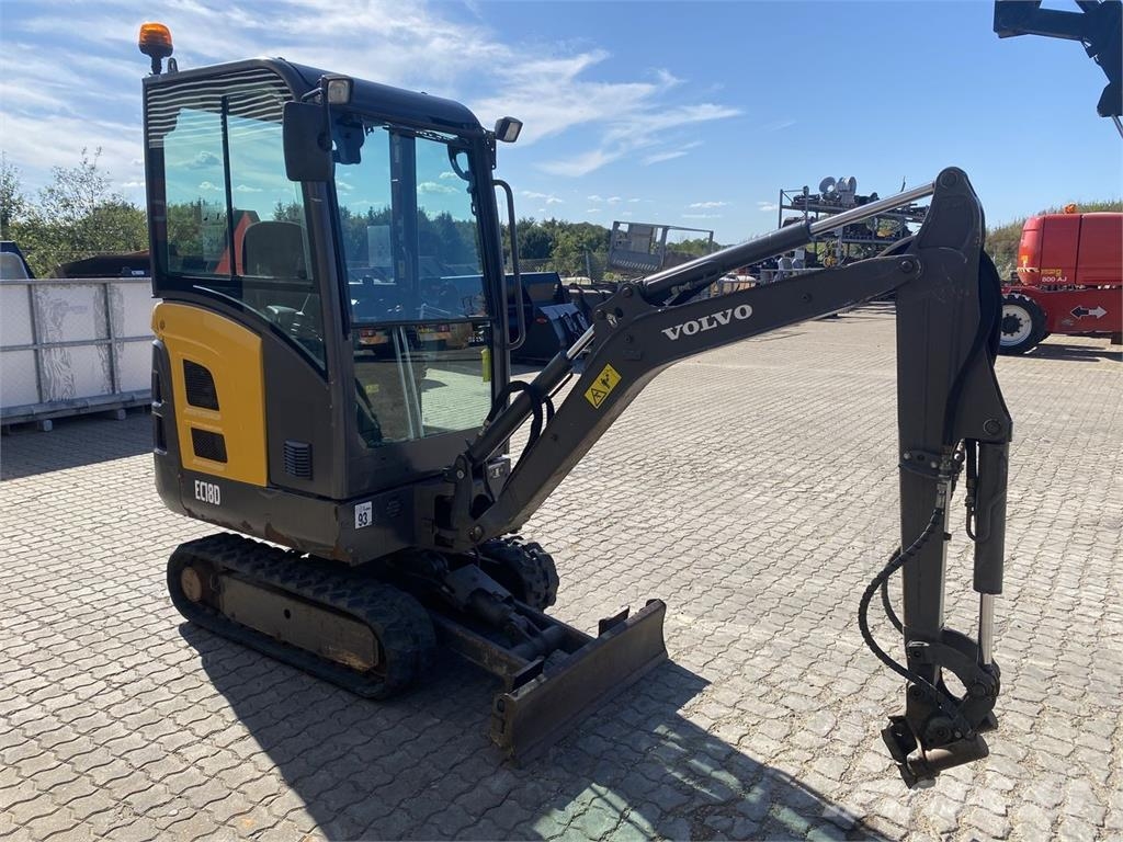 Volvo EC18D حفارات بعجل