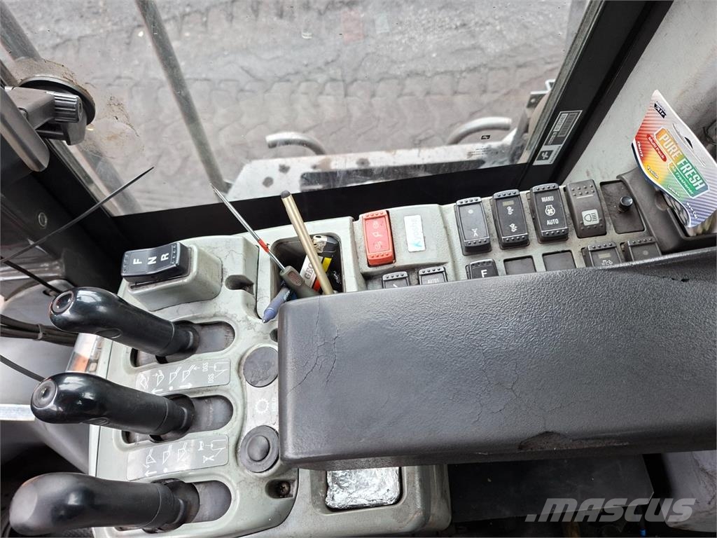 Hitachi ZW 310-6 4X4 Otras furgonetas
