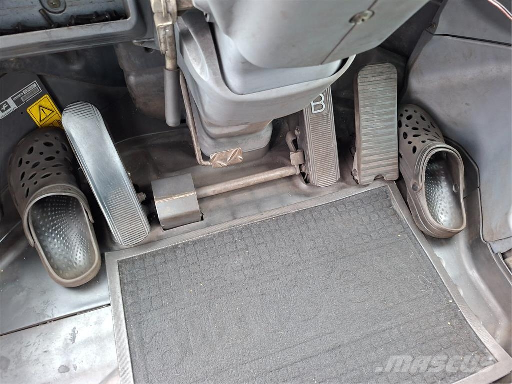 Hitachi ZW 310-6 4X4 Otras furgonetas
