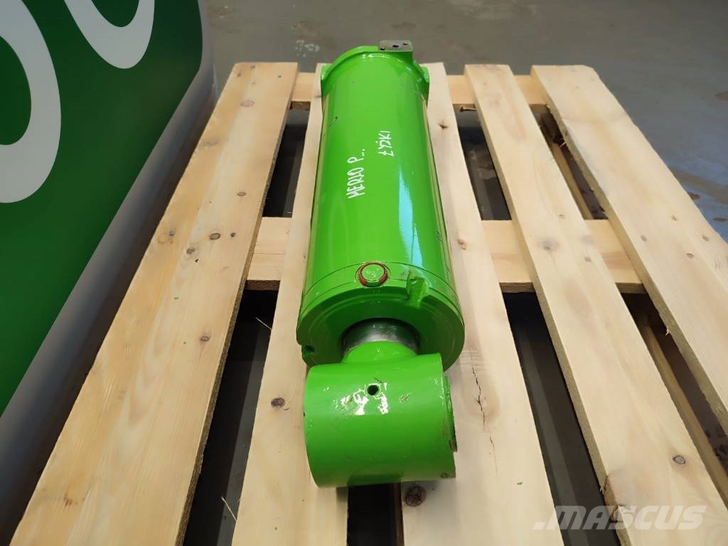 Merlo P... bucket leveling hydraulic cylinder MERLO P... Hydraulik