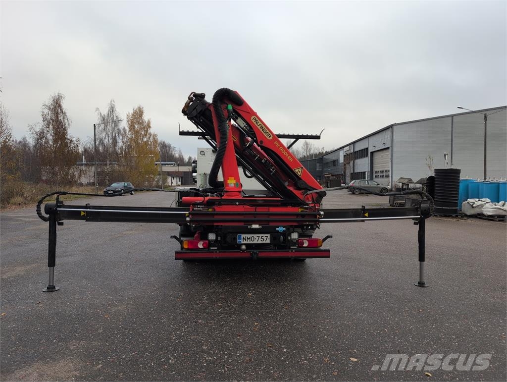 Renault D 7.5 Crane trucks