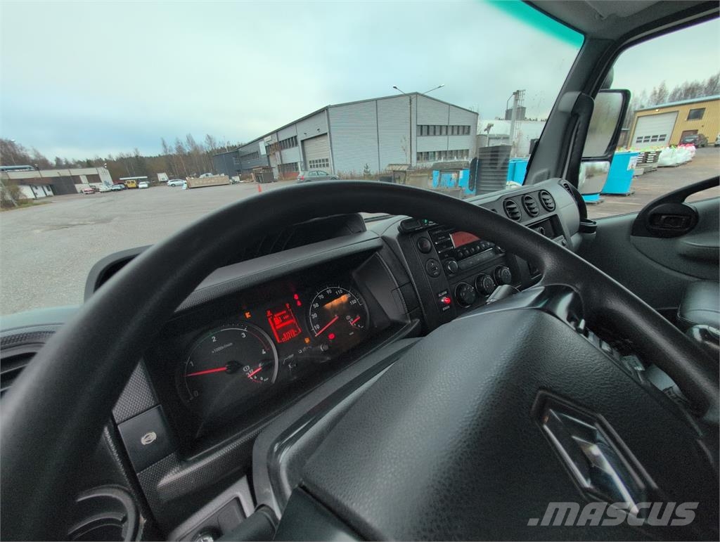 Renault D 7.5 Crane trucks