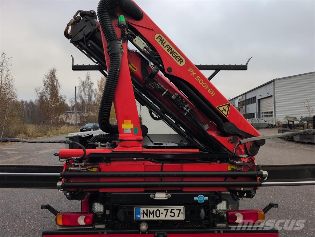 Renault D 7.5 Crane trucks