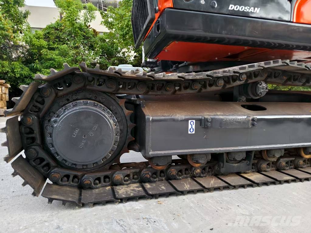 Doosan DX300LC-9C 履带挖掘机