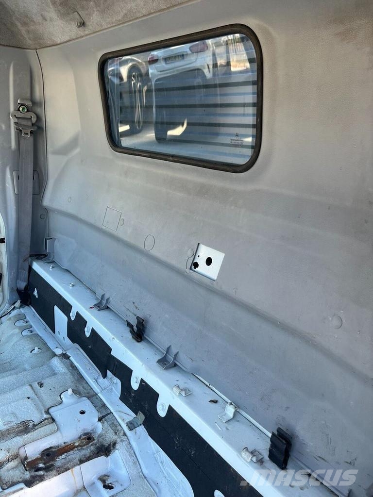 Mitsubishi CANTER S 1695mm LH DRIVE 2005 ->2011 驾驶室与内部