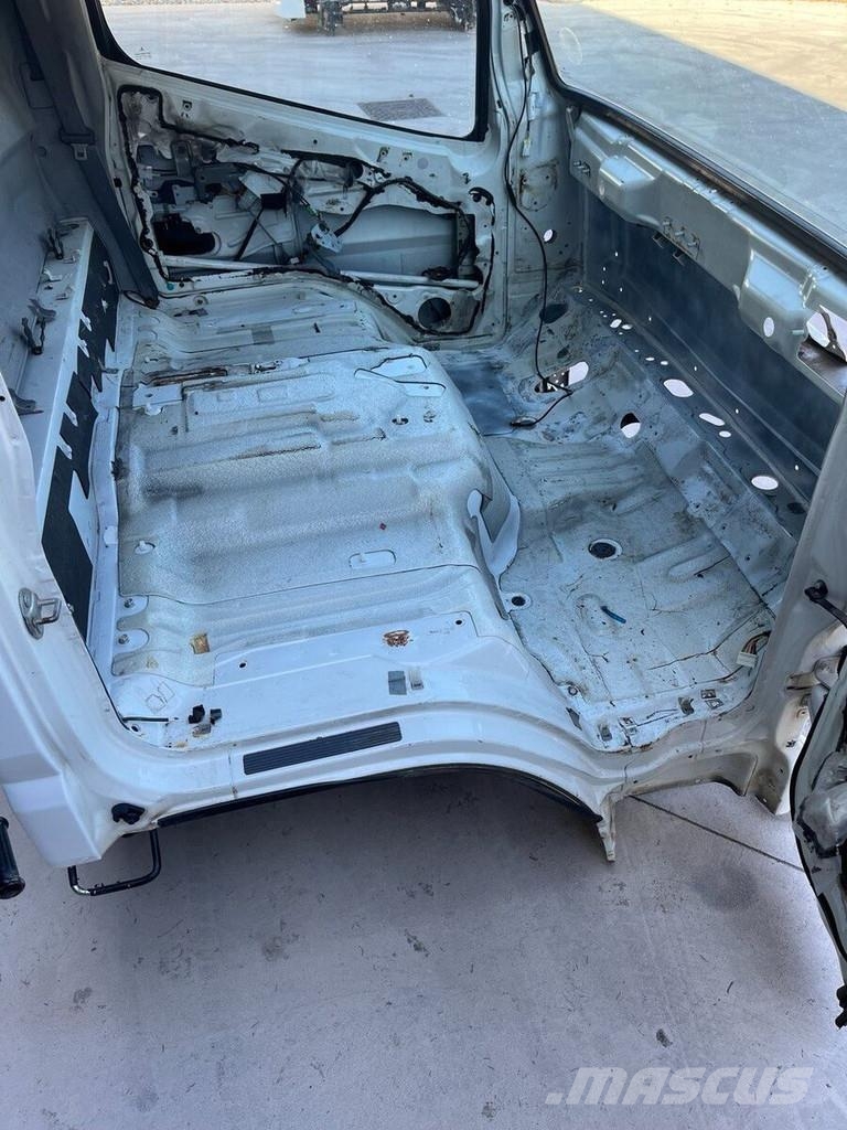 Mitsubishi CANTER S 1695mm LH DRIVE 2005 ->2011 驾驶室与内部