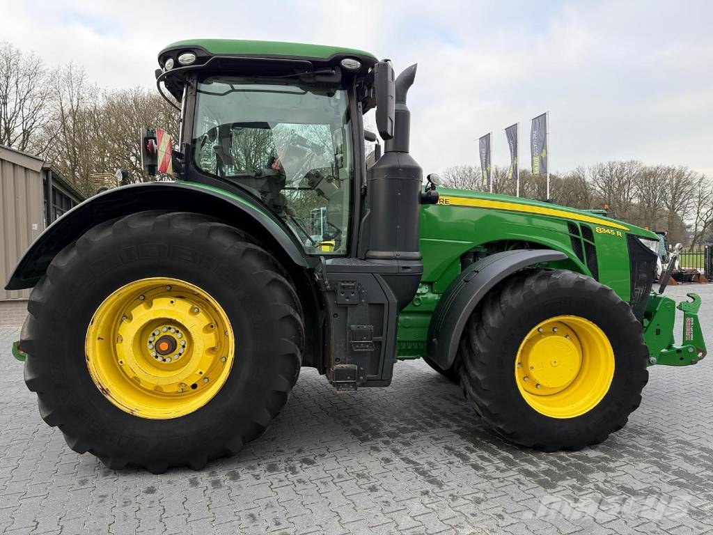 John Deere 8.345R Ultimate edition Traktorit