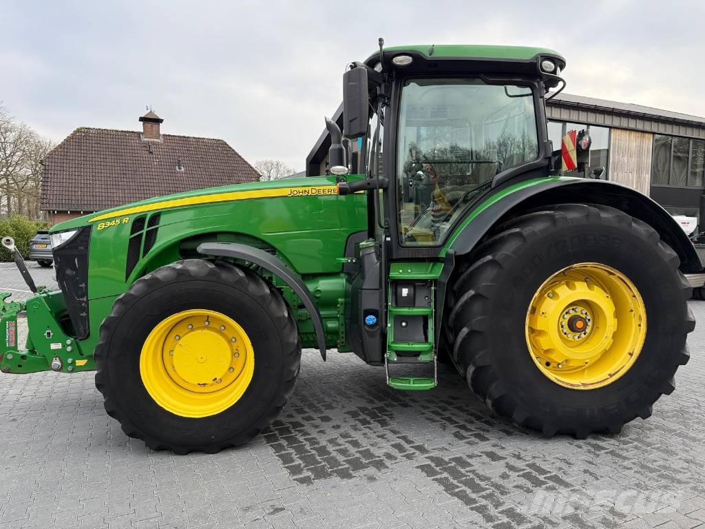 John Deere 8.345R Ultimate edition Traktorit
