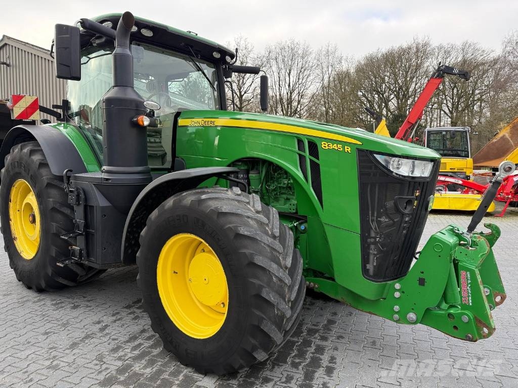 John Deere 8.345R Ultimate edition Traktorit