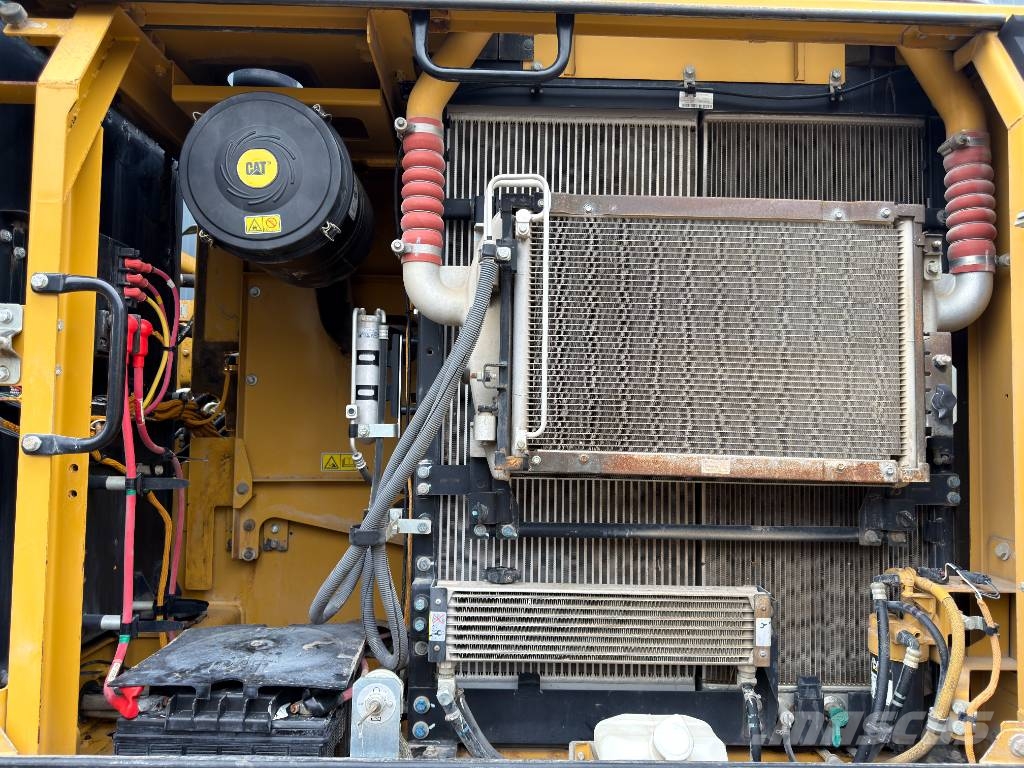 CAT 320E L Rupsgraafmachines